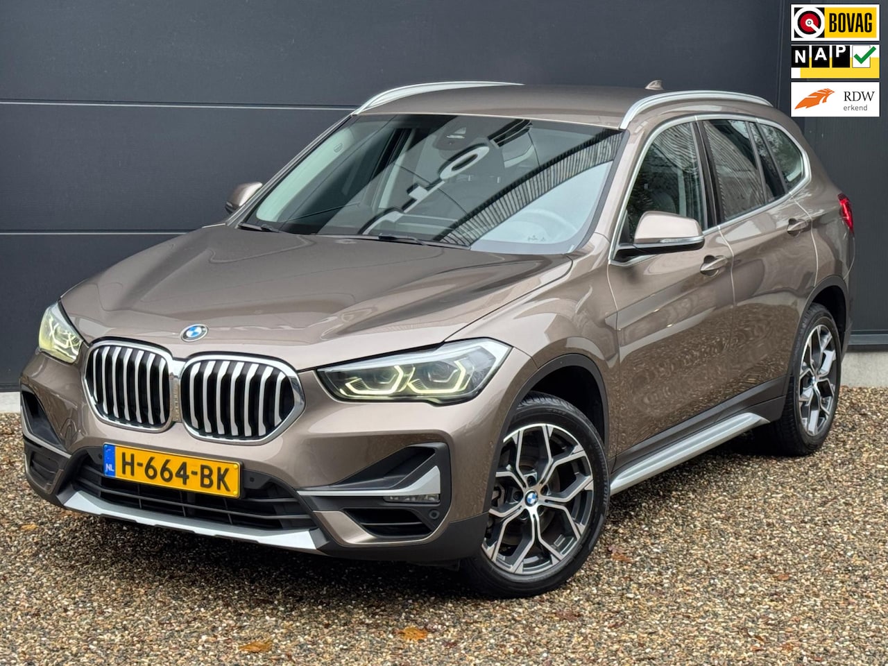 BMW X1 - SDrive20i VDL Nedcar Edition | Lederen bekleding | Head-up display | Stoelverwarming | Spo - AutoWereld.nl