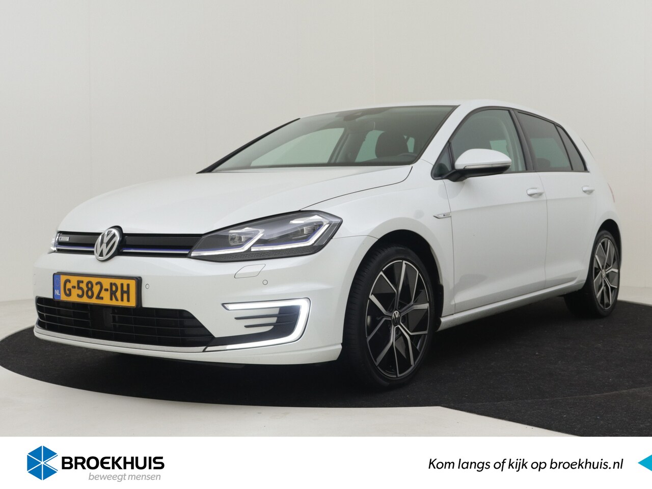 Volkswagen e-Golf - e-Golf 136pk | Navigatie | App connect | Camera achter | Led koplampen | Keyless | Warmtep - AutoWereld.nl