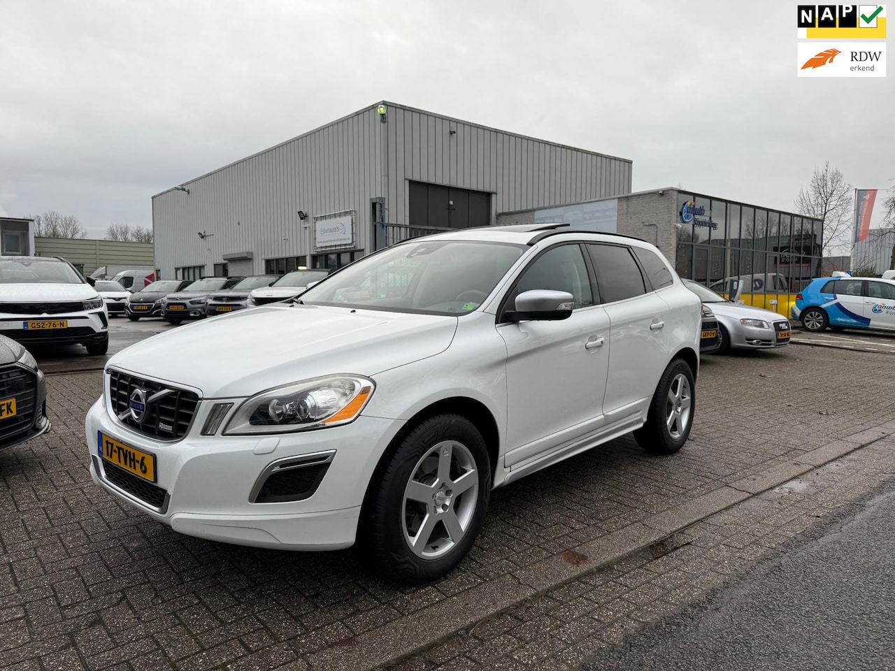 Volvo XC60 - 2.0 T5 R-Design 2.0 T5 R-Design, Pano, Navi, Leder, NAP - AutoWereld.nl