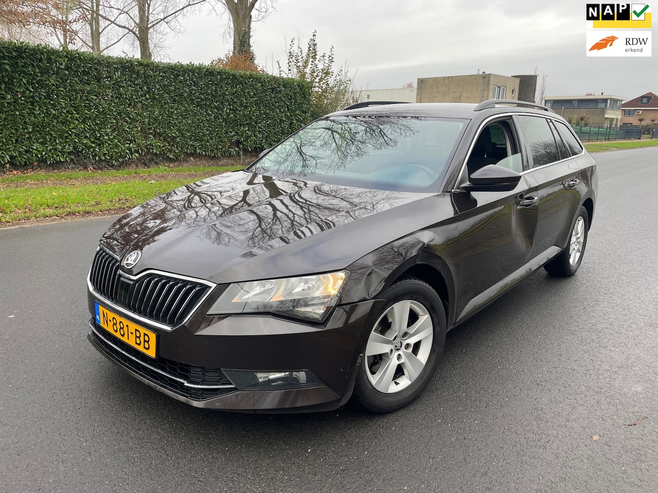 Skoda Superb Combi - 1.6 TDI Style Business 1.6 TDI Style Business - AutoWereld.nl