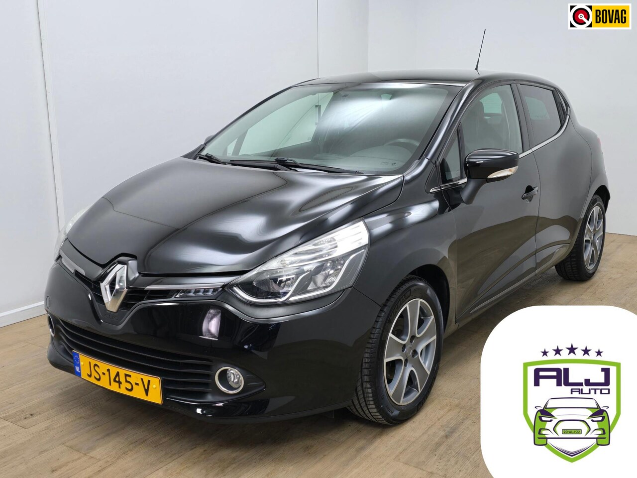 Renault Clio - Occasion met cruisecontrol en parkeersensoren | Tweedehands Renault Clio zwart | Bass Refl - AutoWereld.nl