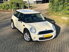 MINI One - Cooper - Airco - LM Velgen - Mistlampen - 4 Seizoenen Banden