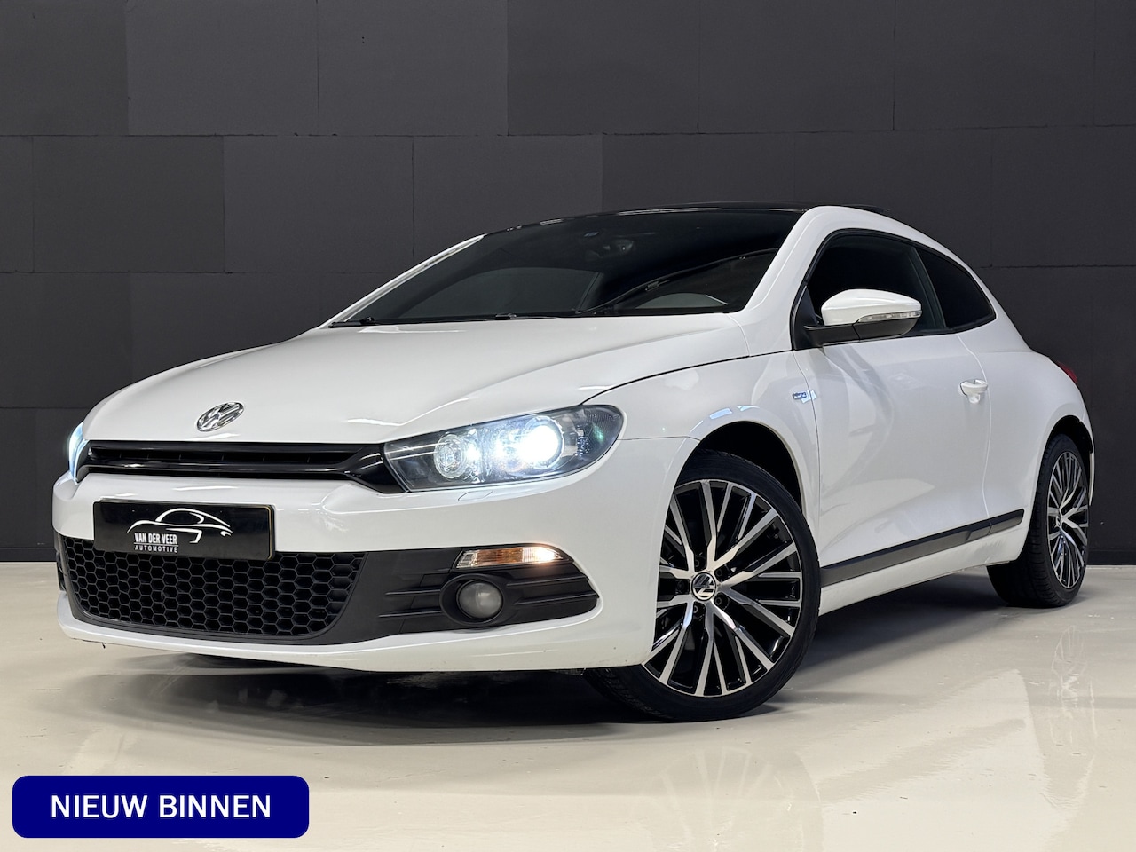 Volkswagen Scirocco - 1.4 TSI Highline Plus 160PK Automaat | Panoramadak | Camera | Xenon | Climate | PDC - AutoWereld.nl