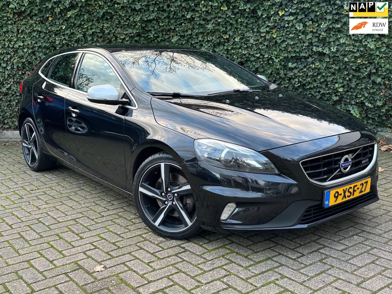 Volvo V40 - 2.0 D4 R-Design | Navi | Leder | Xenon | Cruise - AutoWereld.nl