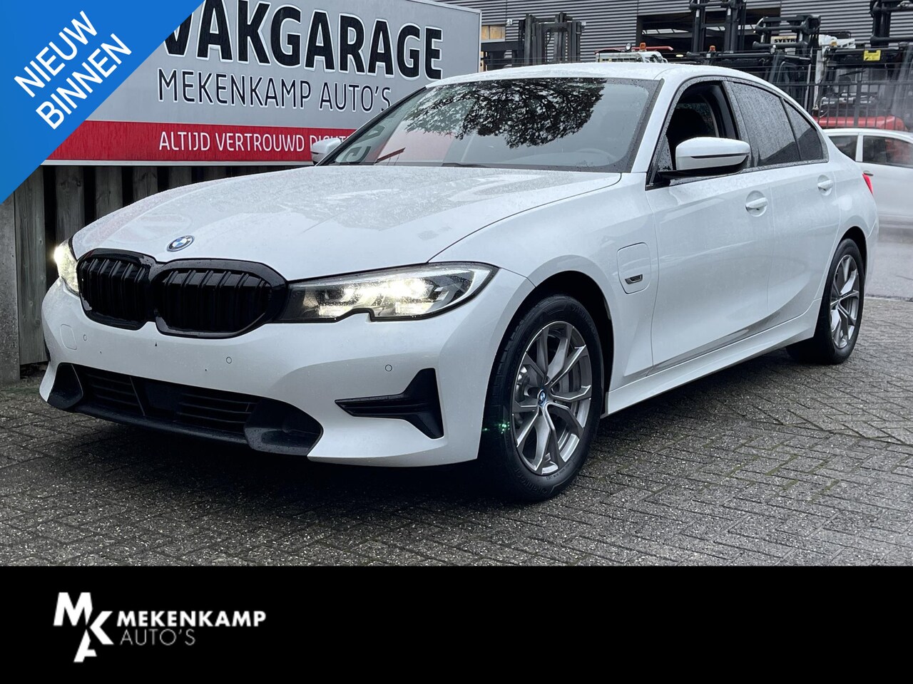 BMW 3-serie - 330e Sport Line 17"/Adaptieve cruise/Stuur + stoelverwarming/PDC v+a/Sportstoelen + memory - AutoWereld.nl