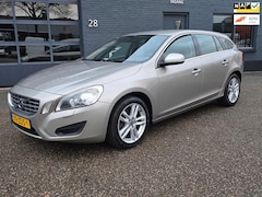 Volvo V60 - 2.4 D5 Momentum 2e eigenaar perfect onderhouden zeer mooi