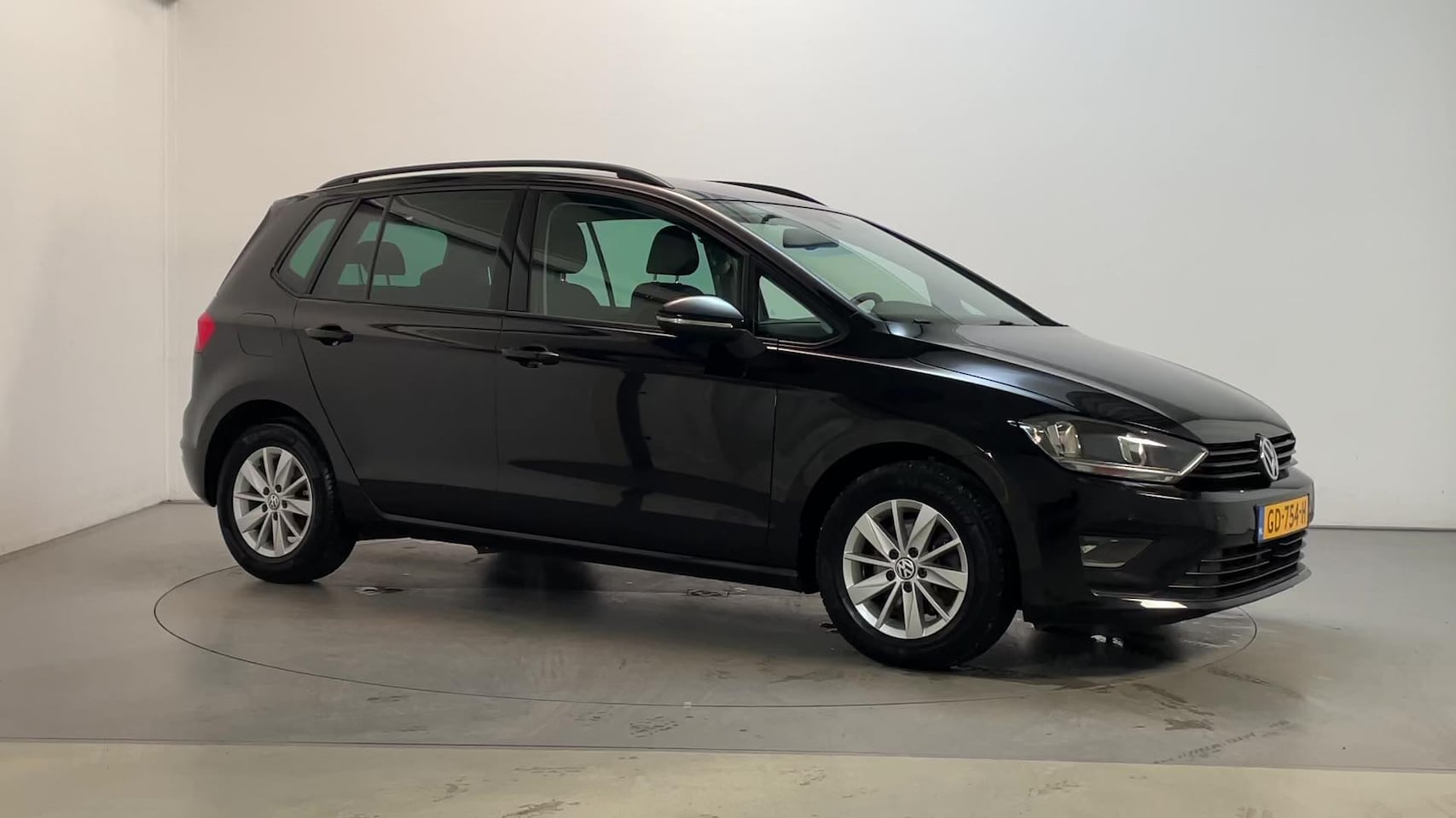 Volkswagen Golf Sportsvan - 1.4 TSI DSG Highline Stoelverwarming Parkeersensoren Navigatie - AutoWereld.nl