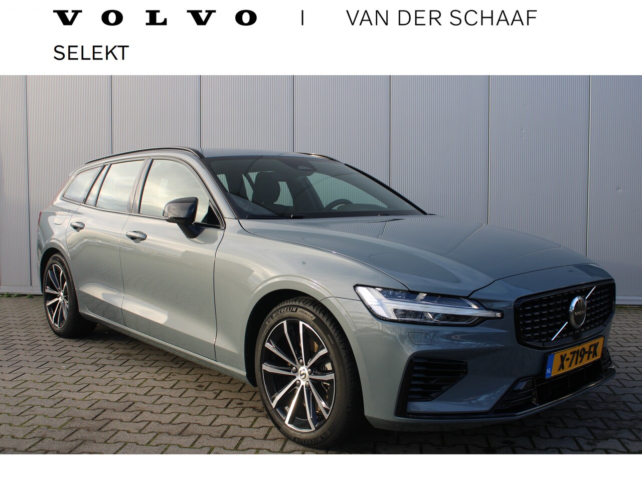 Volvo V60 - T6 350 pk Recharge AWD Plus Dark | Trekhaak | Keyless Entry | Blis | Long Range - AutoWereld.nl