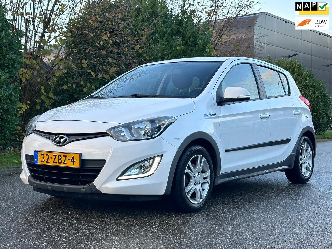 Hyundai i20 - 1.2i i-Motion 5DR*Airco*Nieuwe APK*NAP*LM velgen*Dealer onderhouden*2e eigenaar* - AutoWereld.nl