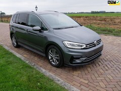 Volkswagen Touran - 1.6 TDI Highline Automaat 5-pers PANO NAV * NETTO 13.499