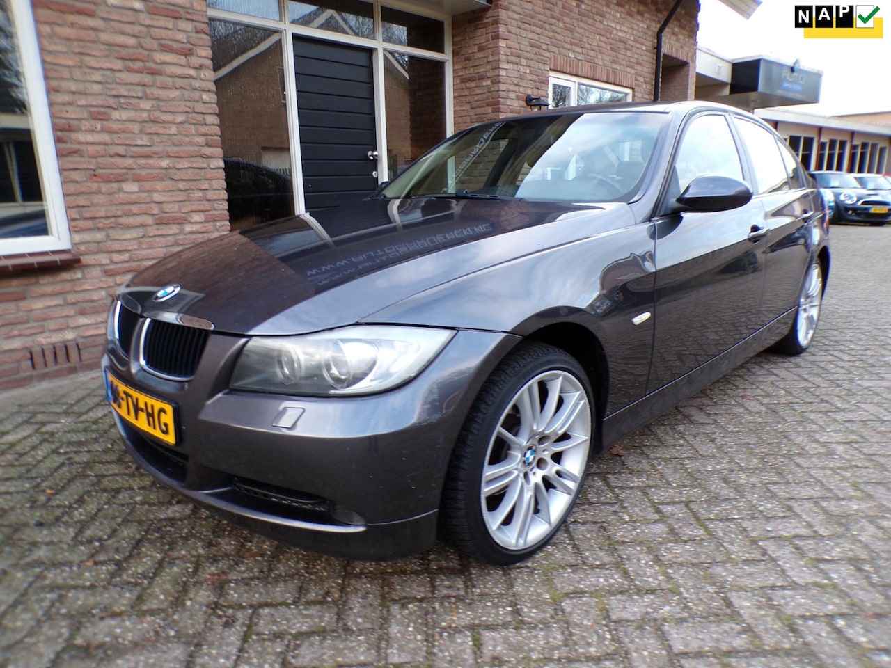 BMW 3-serie - 320i Business Line Leder / Navi / Clima - AutoWereld.nl