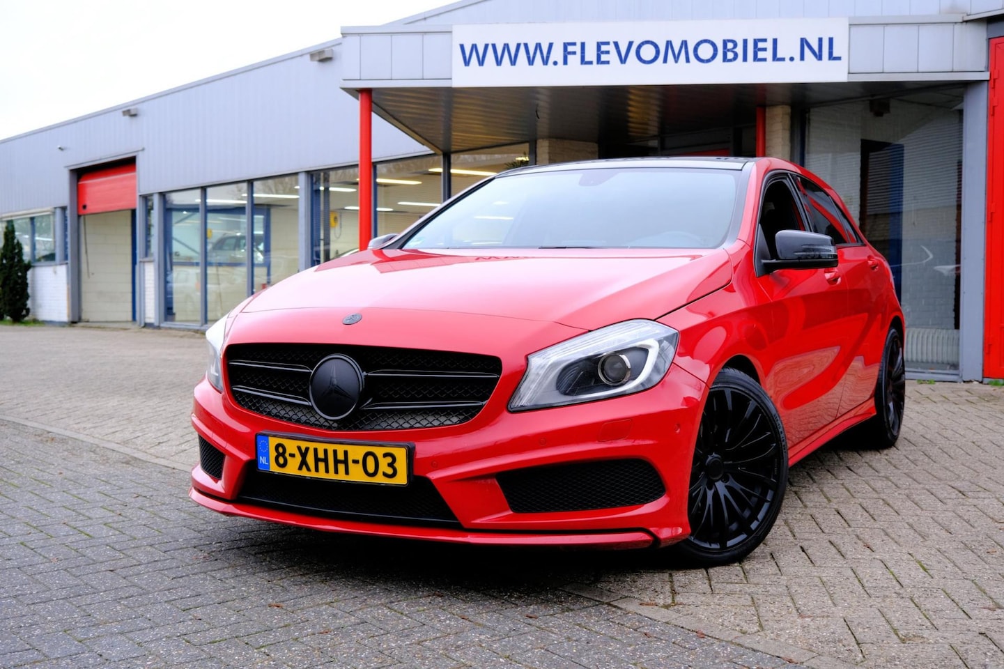 Mercedes-Benz A-klasse - 180 AMG Ambition Aut. Pano|Xenon|Leder-Alcantara|LMV - AutoWereld.nl