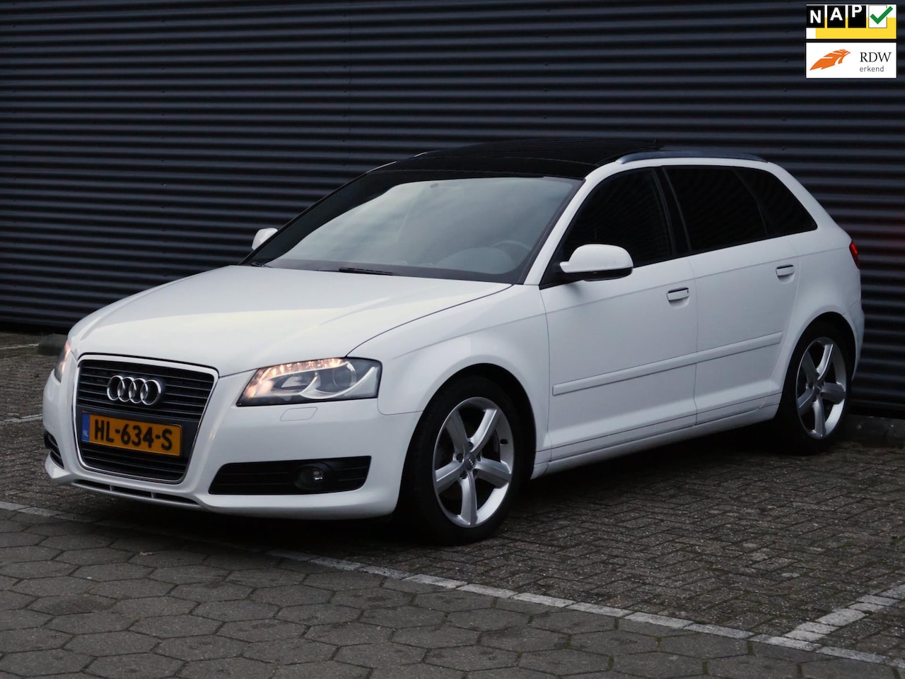 Audi A3 Sportback - 1.8 TFSI Pro 3X S-Line |Pano|Nav|Rev. Blok/Bak|Dealer onderhouden - AutoWereld.nl