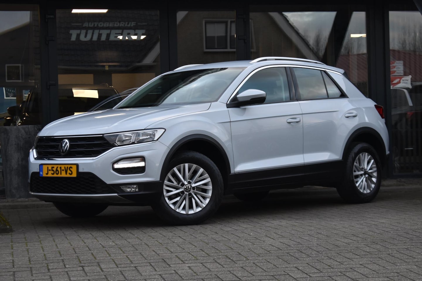 Volkswagen T-Roc - 1.0 TSI APPLE CARPLAY | ANDROID AUTO | DEALER ONDERHOUDEN | EL ACHTERKLEP | ADAPTIEVE CRUI - AutoWereld.nl