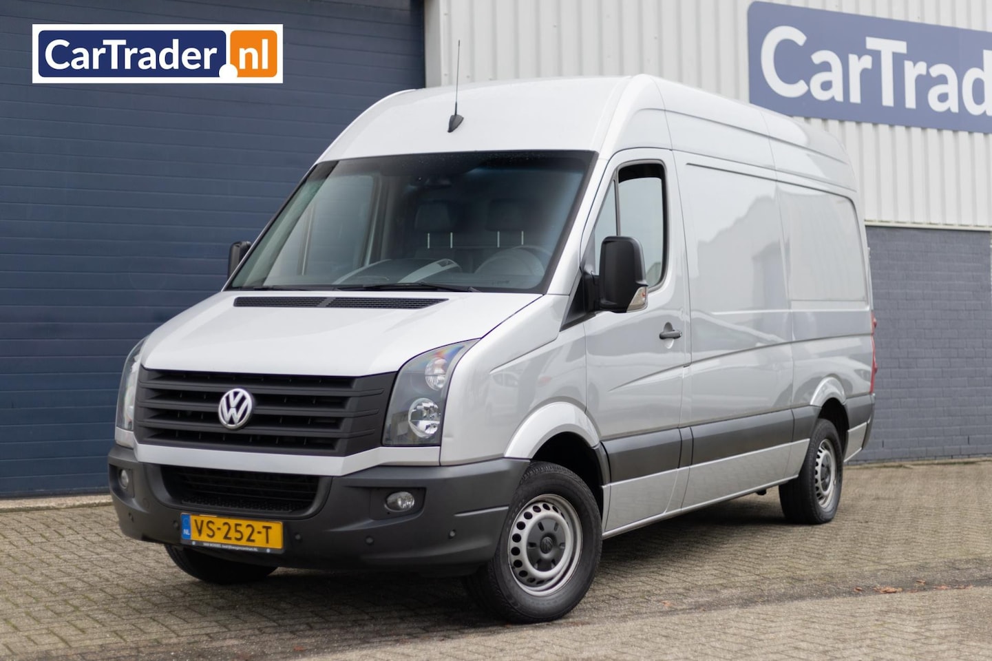 Volkswagen Crafter - 32 2.0 TDI L2H2 DC Trekhaak Navigatie - AutoWereld.nl