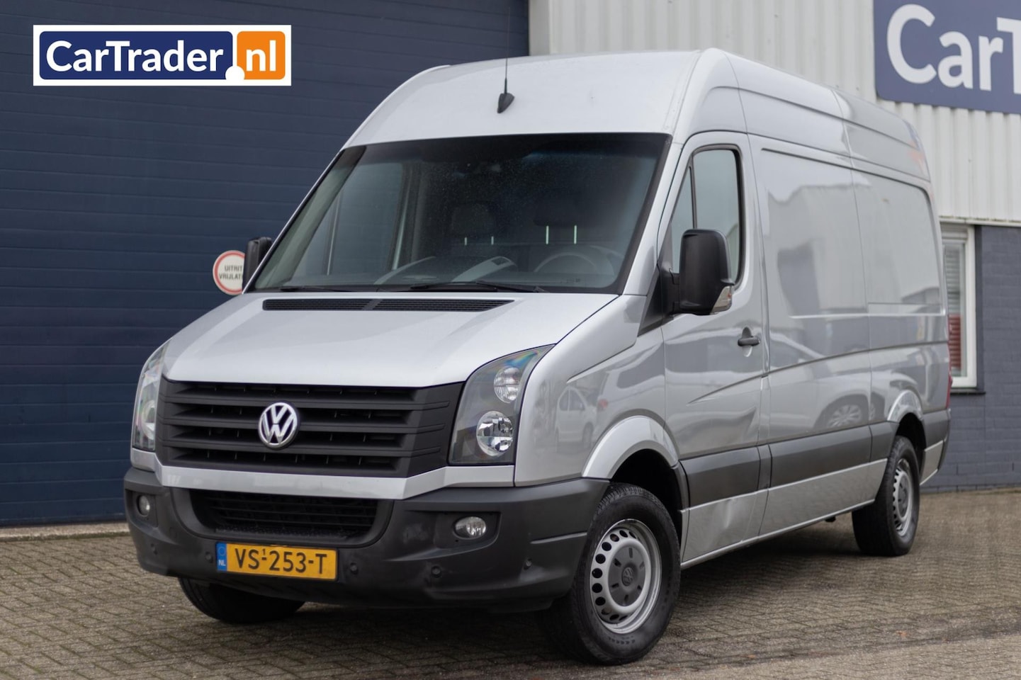 Volkswagen Crafter - 32 2.0 TDI L2H2 DC Trekhak Navigatie - AutoWereld.nl