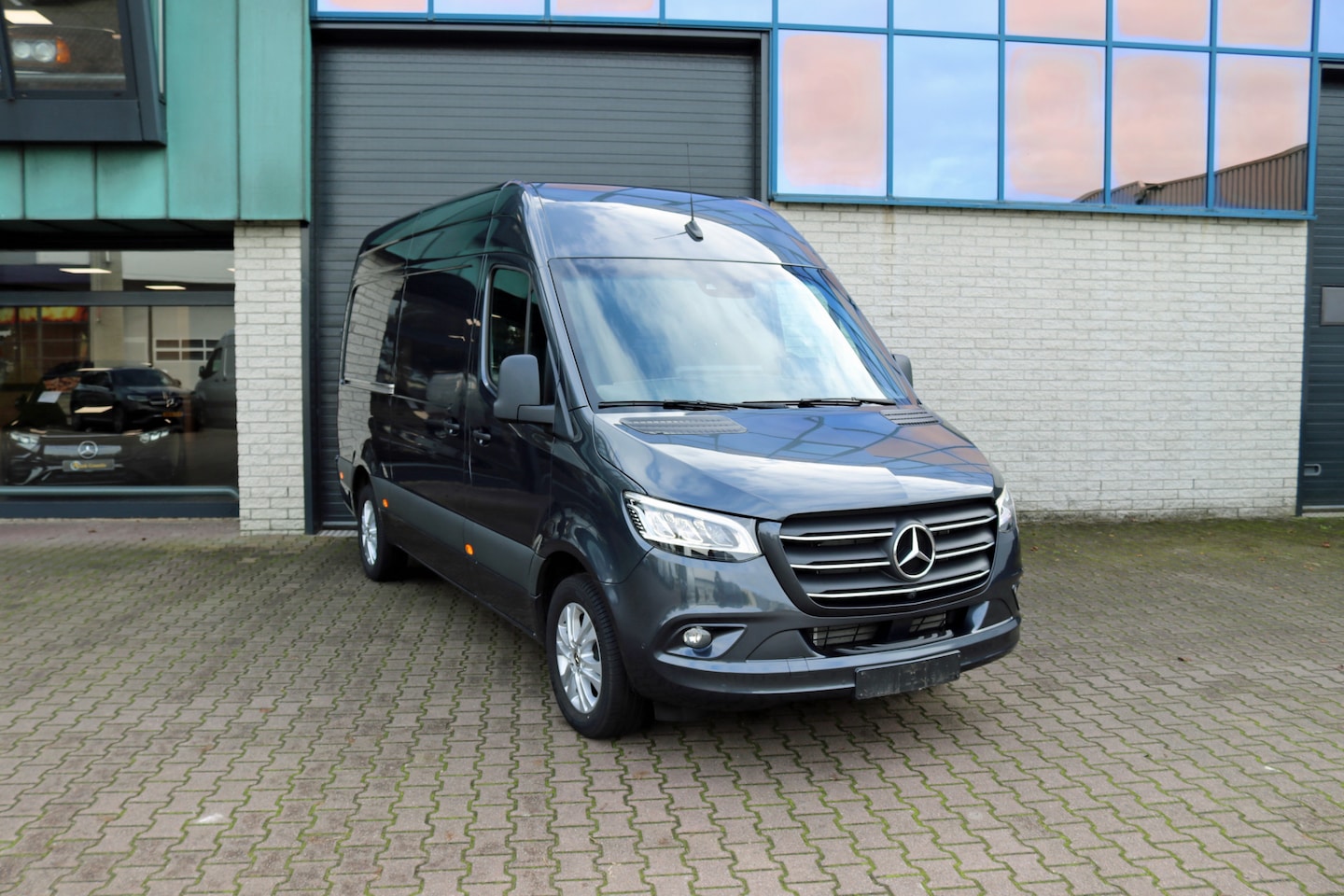 Mercedes-Benz Sprinter - 319 CDI L2H2 9G-TRONIC LED MBUX10 360gr CAMERA DISTRONIC ALARM KL3 PDC 3.5T AHW COMPLEET - AutoWereld.nl