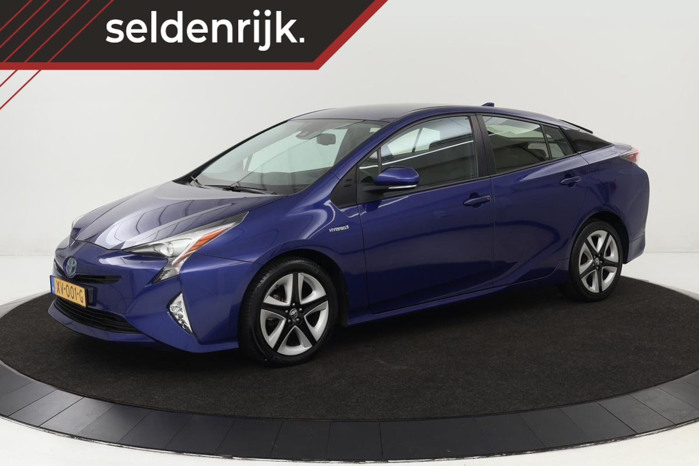 Toyota Prius - 1.8 Dynamic | Stoelverwarming | Trekhaak | Adaptive cruise | Camera | Full LED | Navigatie - AutoWereld.nl