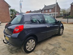 Renault Clio - 1.6-16V Initiale