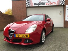 Alfa Romeo Giulietta - 2.0 JTDM DISTINCTIVE Automaat 5D