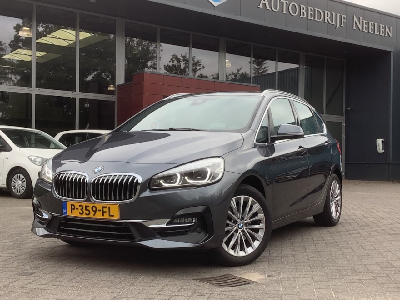 BMW 2-serie Active Tourer - 218i AUT. Business Edition Plus I panorama I leder - AutoWereld.nl