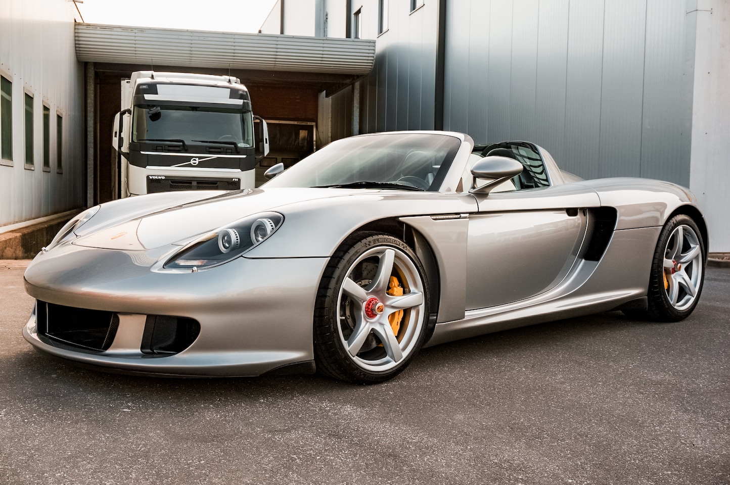 Porsche Carrera GT - 5.7 V10 - GT Silver - 1 of 1.270 - AutoWereld.nl