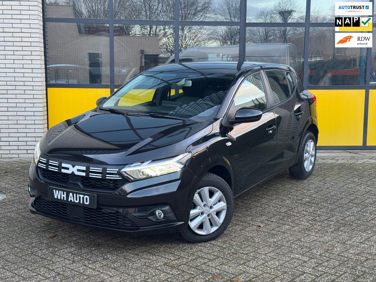 Dacia Sandero - 90PK Journey Camera, PDC voor & achter led lichten - AutoWereld.nl