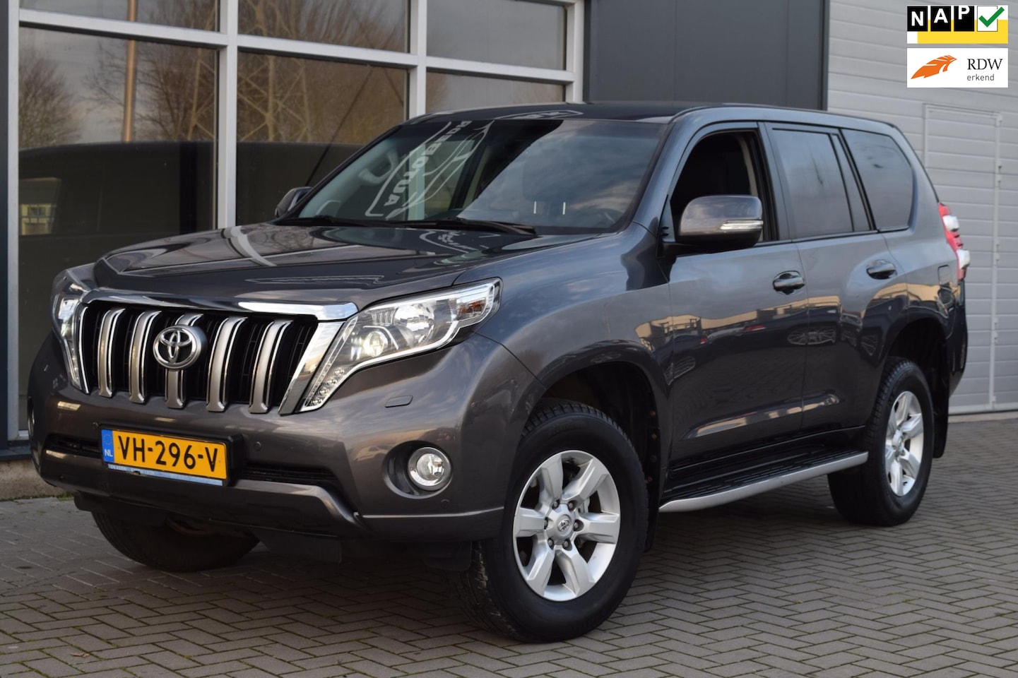 Toyota Land Cruiser - 3.0 D-4D-F LX Window Van | Vol Optie ! | Dealer onderhouden ! | APK 11-2025 ! - AutoWereld.nl