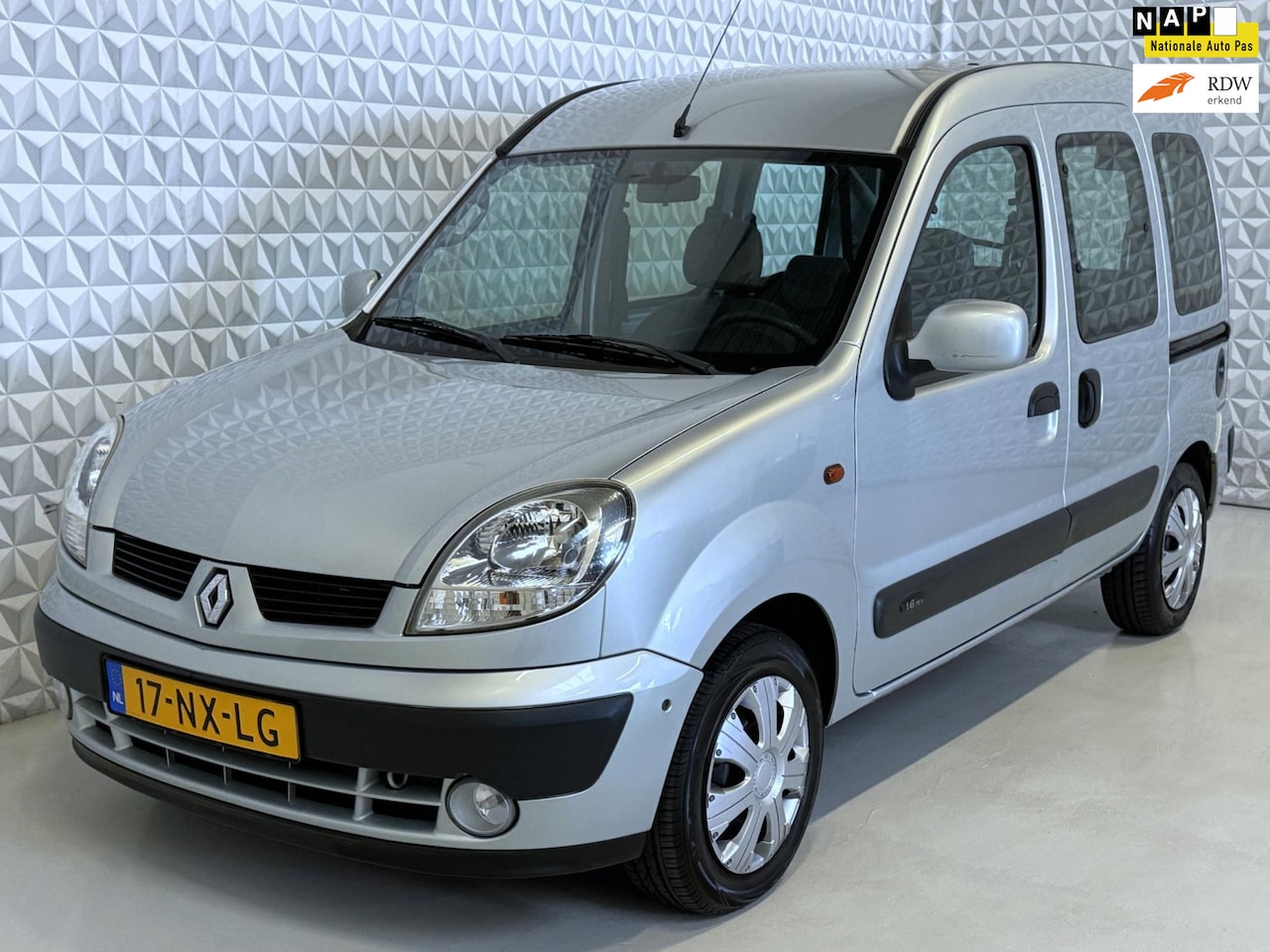 Renault Kangoo - 1.6-16V Automaat Airco / MINDERVALIDE (2004) - AutoWereld.nl