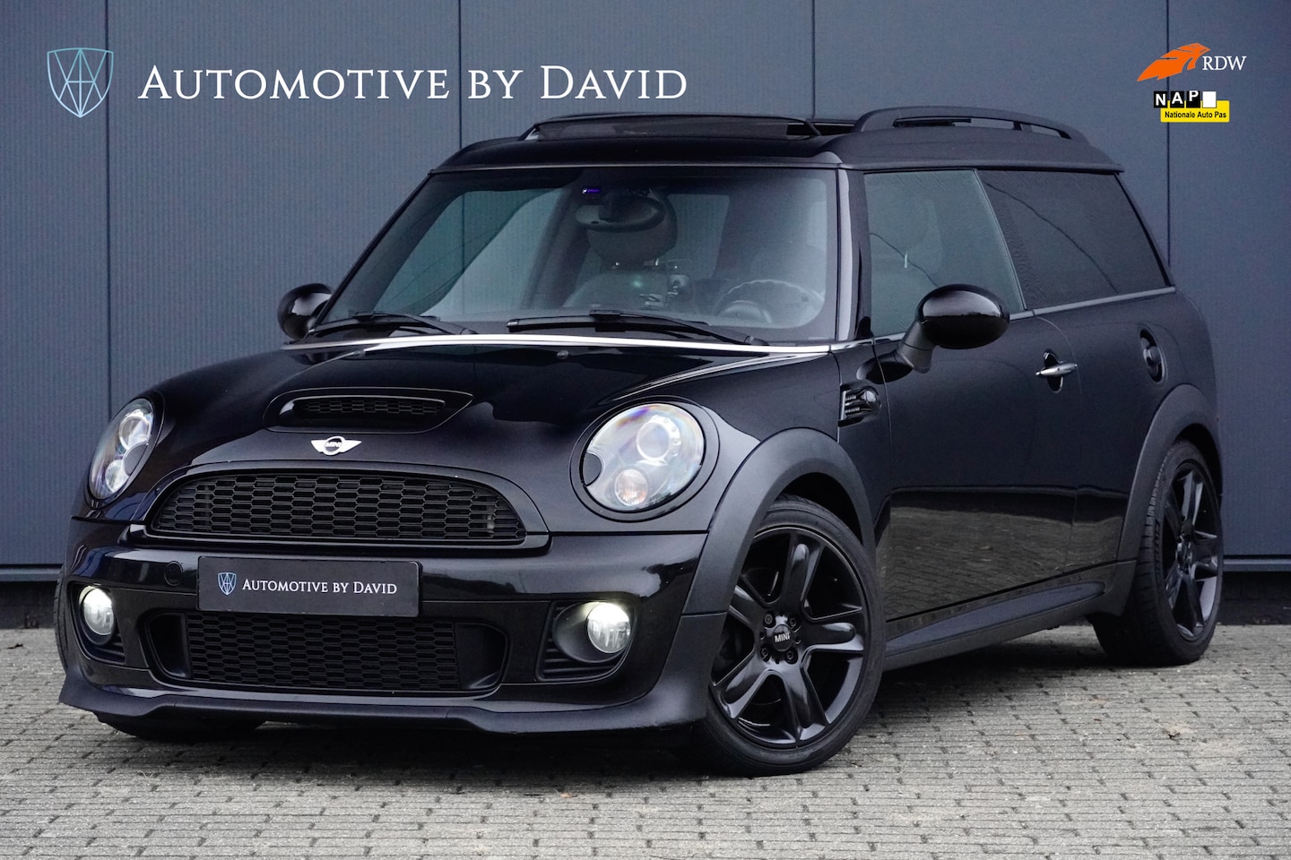 MINI Clubman - 1.6 184 pk Cooper S JCW Chili Automaat / JCW / APPLE CARPLAY / PANORAMADAK / NAVIGATIE MIN - AutoWereld.nl