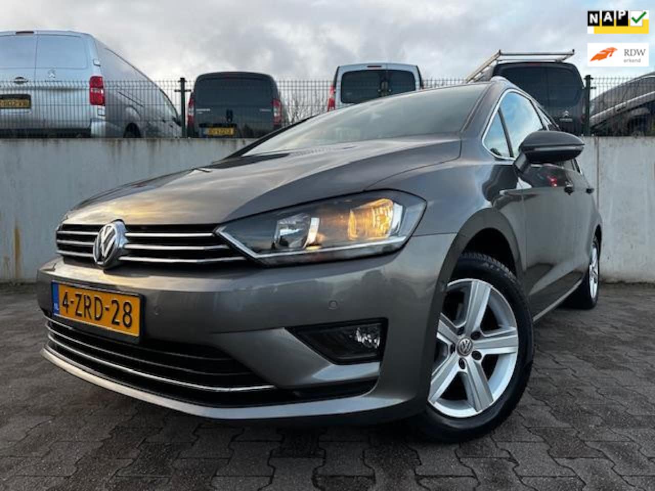 Volkswagen Golf Sportsvan - 1.2 TSI Highline/NAVI/CLIMA/CRUISE/PDC/TREKHAAK/NL AUTO/APK 12-2025/ZEER NETJES/ - AutoWereld.nl