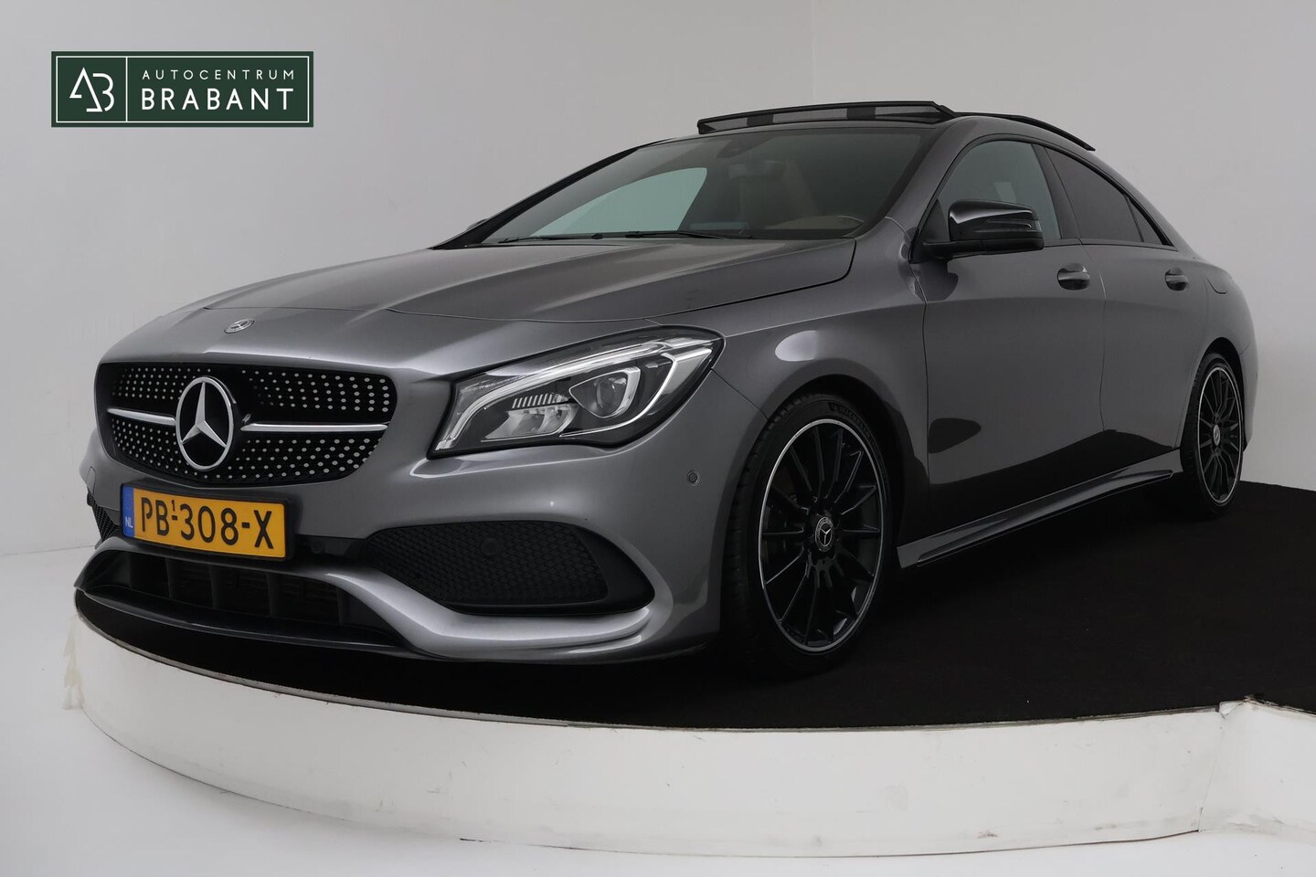 Mercedes-Benz CLA-Klasse - 180 Ambition Automaat (PANORAMADAK, NAVIGATIE, GROOT SCHERM, STOELVERWARMING, NL-AUTO, GOE - AutoWereld.nl