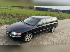 Volvo V70 - 2.4 T5 Summum Volvo V70 T5 2005 | 394.000 km | 260PK | 6 versnellingen | 7 zitplaatsen | Youngtimer 53,