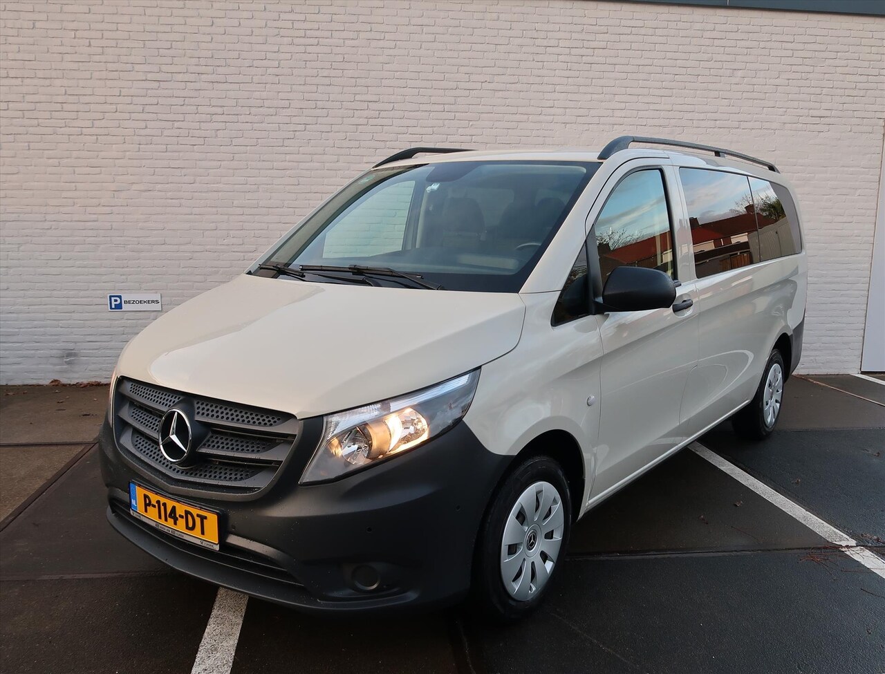 Mercedes-Benz Vito Tourer - 116CDI XL 163pk 9-PERSOONS G-TRONIC Select I Airco I Cruise-Control I Stoelverwarming chau - AutoWereld.nl