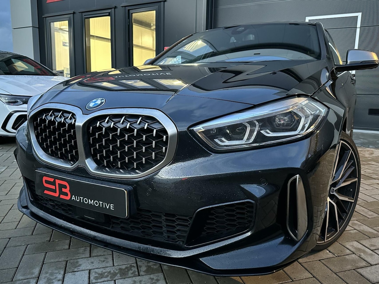 BMW 1-serie - M135i xDrive 306PK PANO FULL OPTION! - AutoWereld.nl