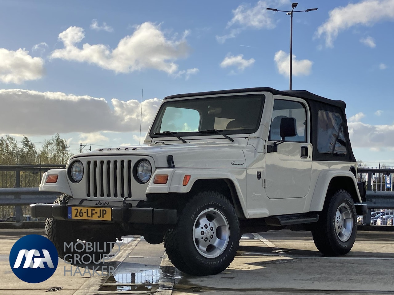 Jeep Wrangler - 4.0i Softtop / One off kind BRUTE / Top staat - AutoWereld.nl