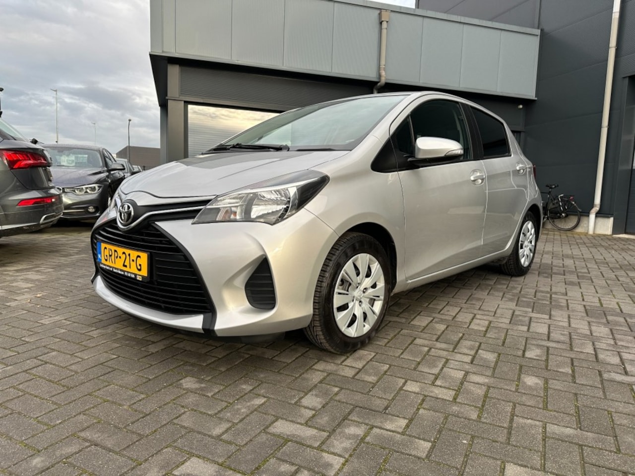 Toyota Yaris - 1.3 VVTi Active+Pack 5drs. Navigatie - AutoWereld.nl