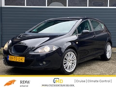 Seat Leon - 2.0 FSI STYLANCE / Climate / Cruise / Trekhaak /