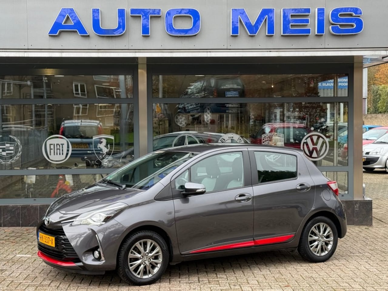 Toyota Yaris - 1.5 VVT-I Design Red Navi Clima Cruise Camera - AutoWereld.nl