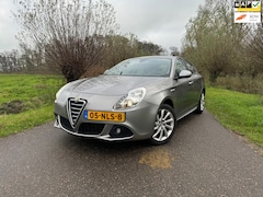 Alfa Romeo Giulietta - 1.4 T Distinctive Nieuwe APK/17INCH/Cruise Control/Trekhaak?NAP