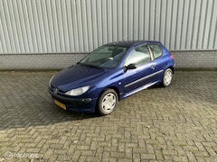 Peugeot 206 - 1.4 Gentry apk nieuw bij aflevering