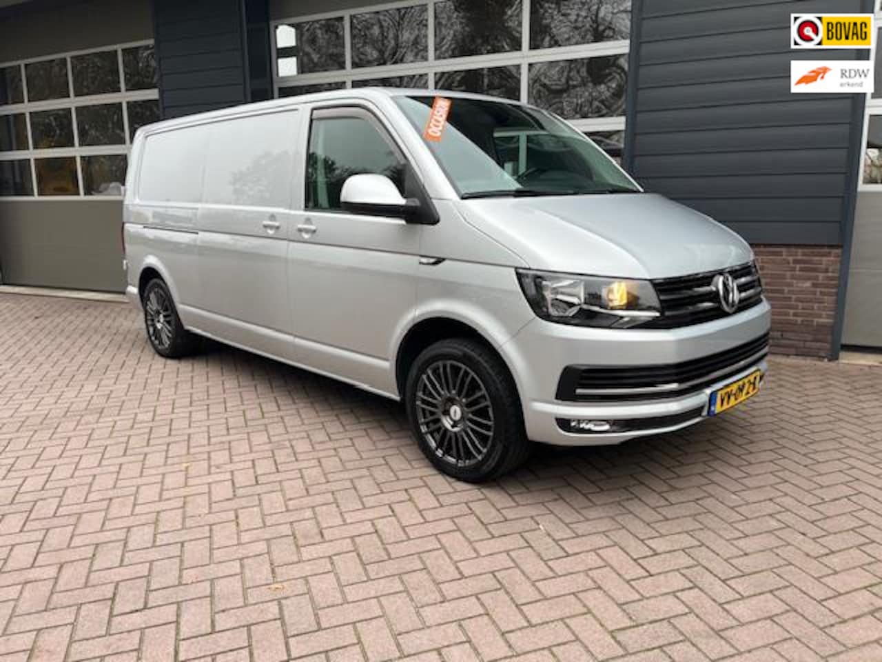 Volkswagen Transporter - 2.0 TDI L2H1 Highline AUTOMAAT/Bearlock systeem - AutoWereld.nl