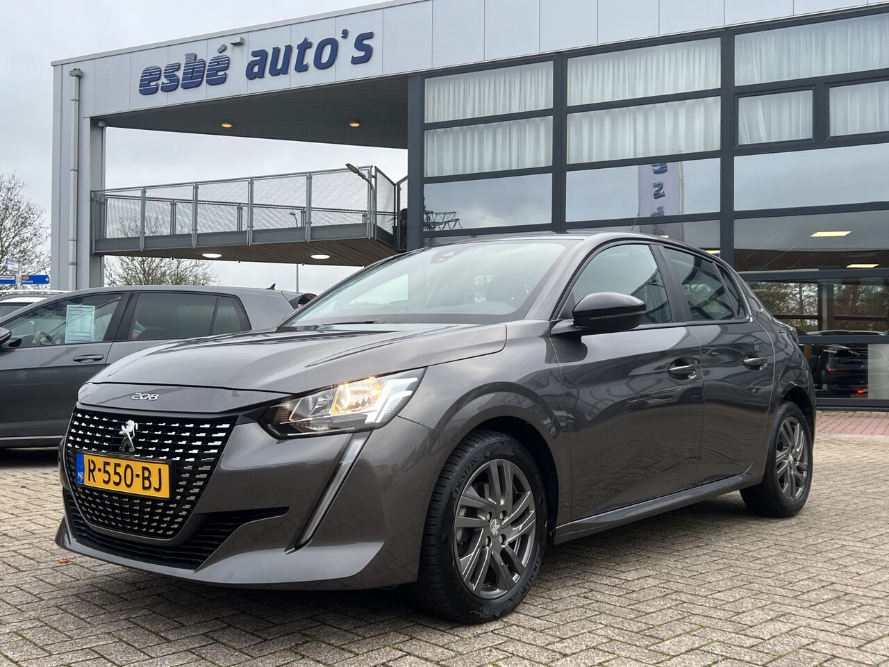 Peugeot 208 - 1.2 PureTech 100 pk Active Pack Navigatie* Carplay Airco Cruise Control DAB Lichtmetalen V - AutoWereld.nl