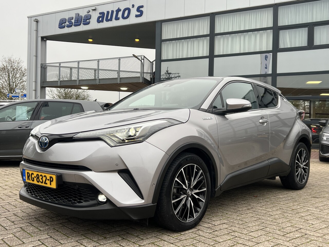 Toyota C-HR - 1.8 Hybrid Style Premium Pack Navi JBL Audio Adaptieve Cruise Camera PDC Stoel + Stuurverw - AutoWereld.nl