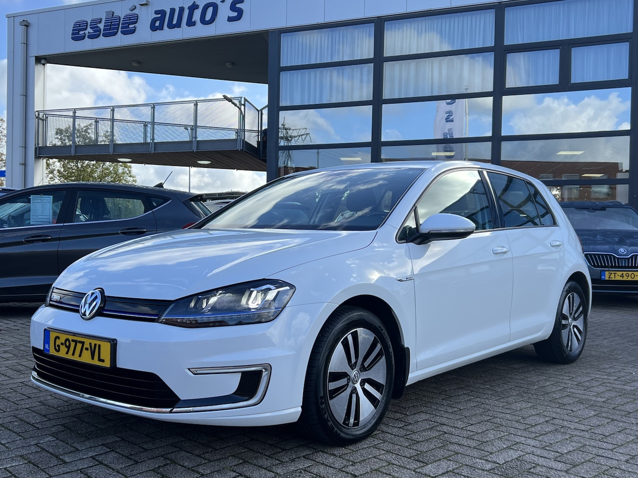 Volkswagen e-Golf - e-Golf Navigatie Warmtepomp Clima + Cruise Control Led koplampen Carplay Android Auto (na - AutoWereld.nl