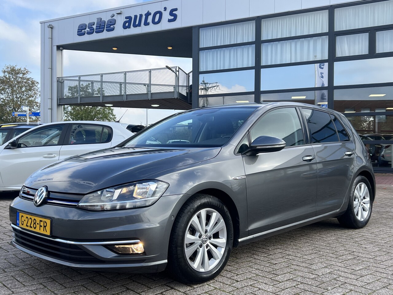 Volkswagen Golf - 1.5 TSI 130 PK 5-DRS Comfortline Business Navigatie DAB ACC Getint Glas Camera Parkeersens - AutoWereld.nl