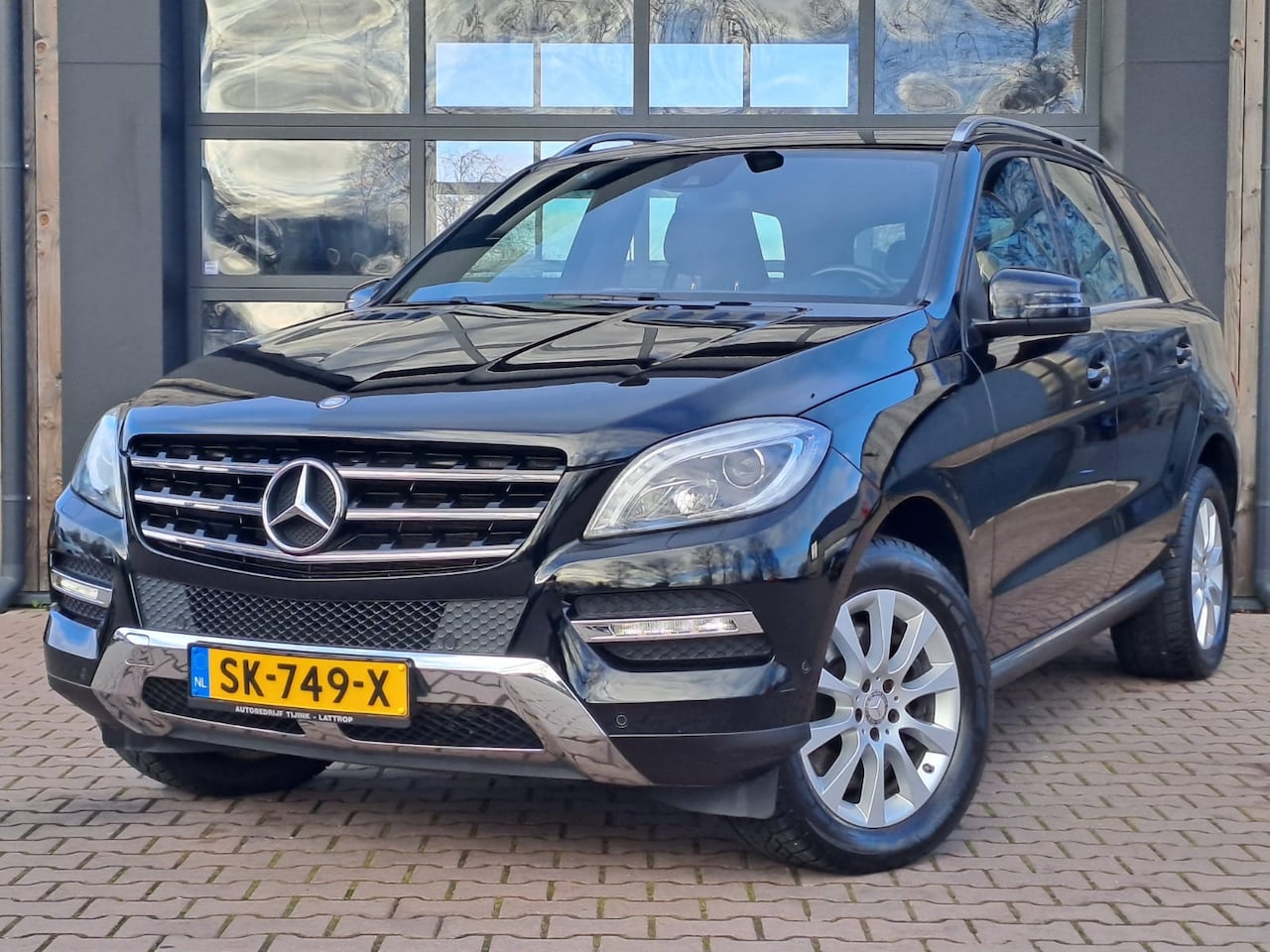 Mercedes-Benz M-klasse - 350 | Automaat | Navi | Standkachel | Xenon | 4x4 | Camera | PDC | Leder | 3500KG Trekgewi - AutoWereld.nl