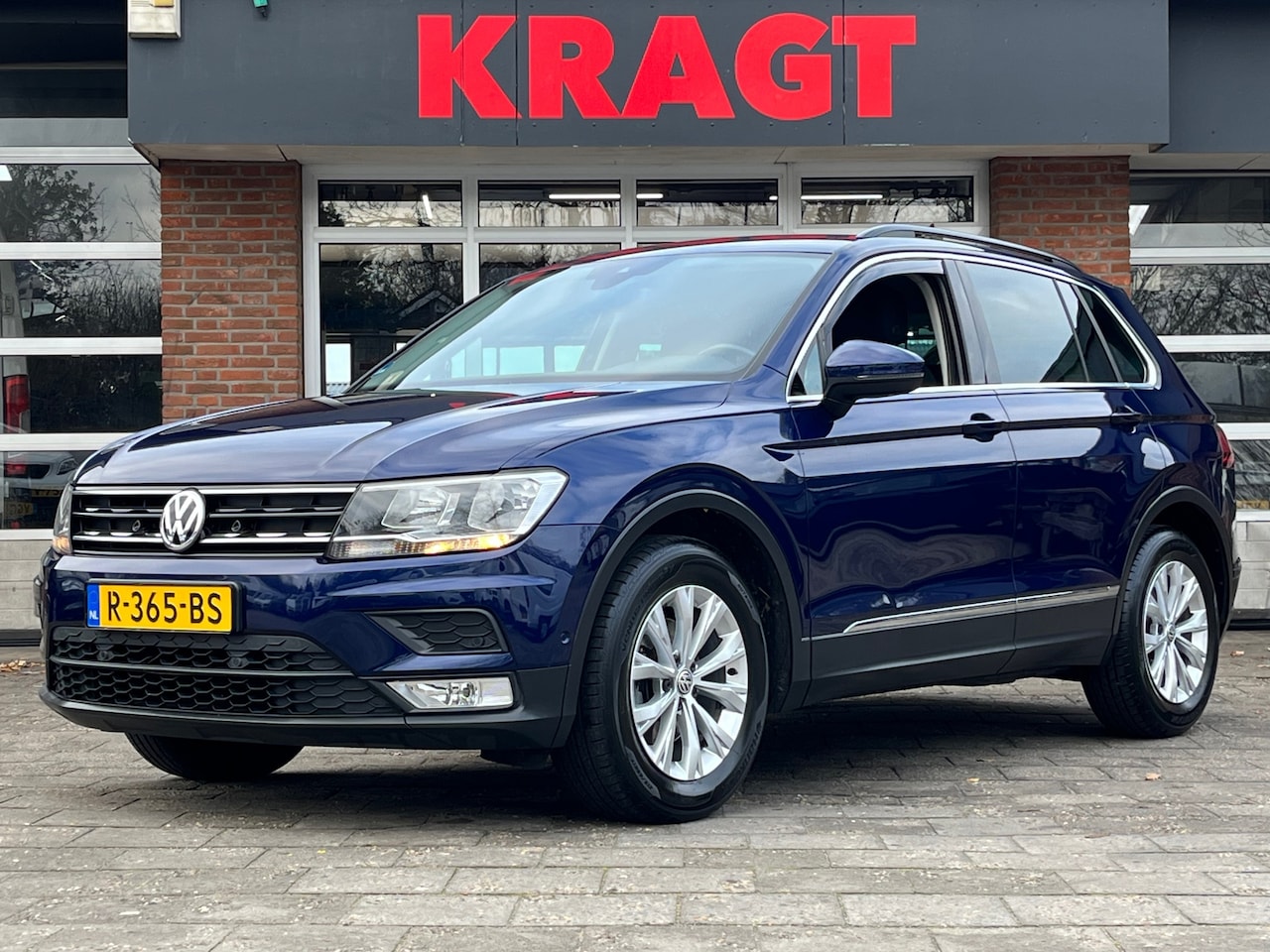 Volkswagen Tiguan - Comfortline 2.0 TDI 116 pk - navi - D-riem verv. - camera - climate - cruise! - AutoWereld.nl