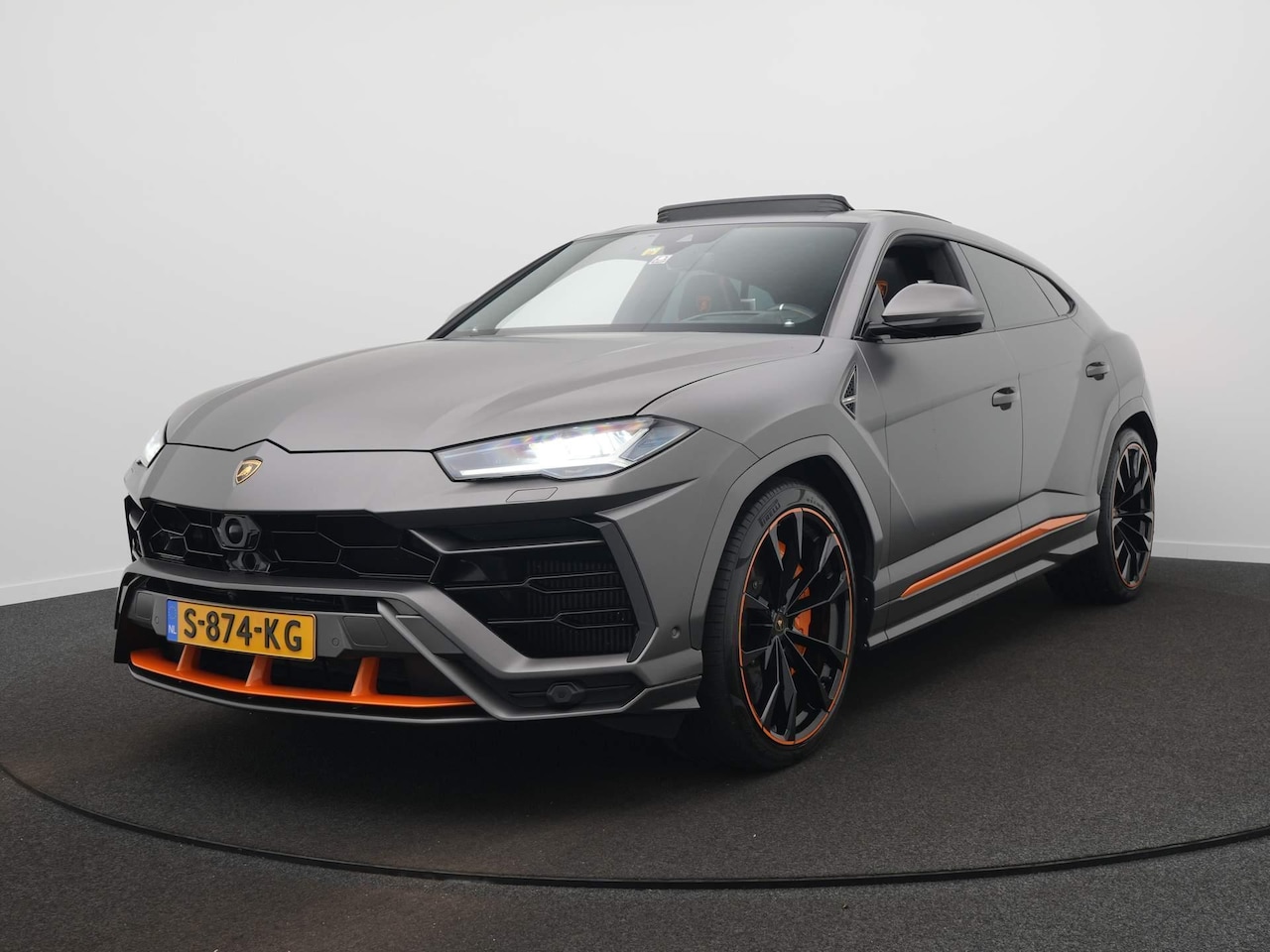 Lamborghini Urus - 4.0 V8 Graphite Capsule | Entertaiment achter | HUD | Pano | B&O | VOL - AutoWereld.nl