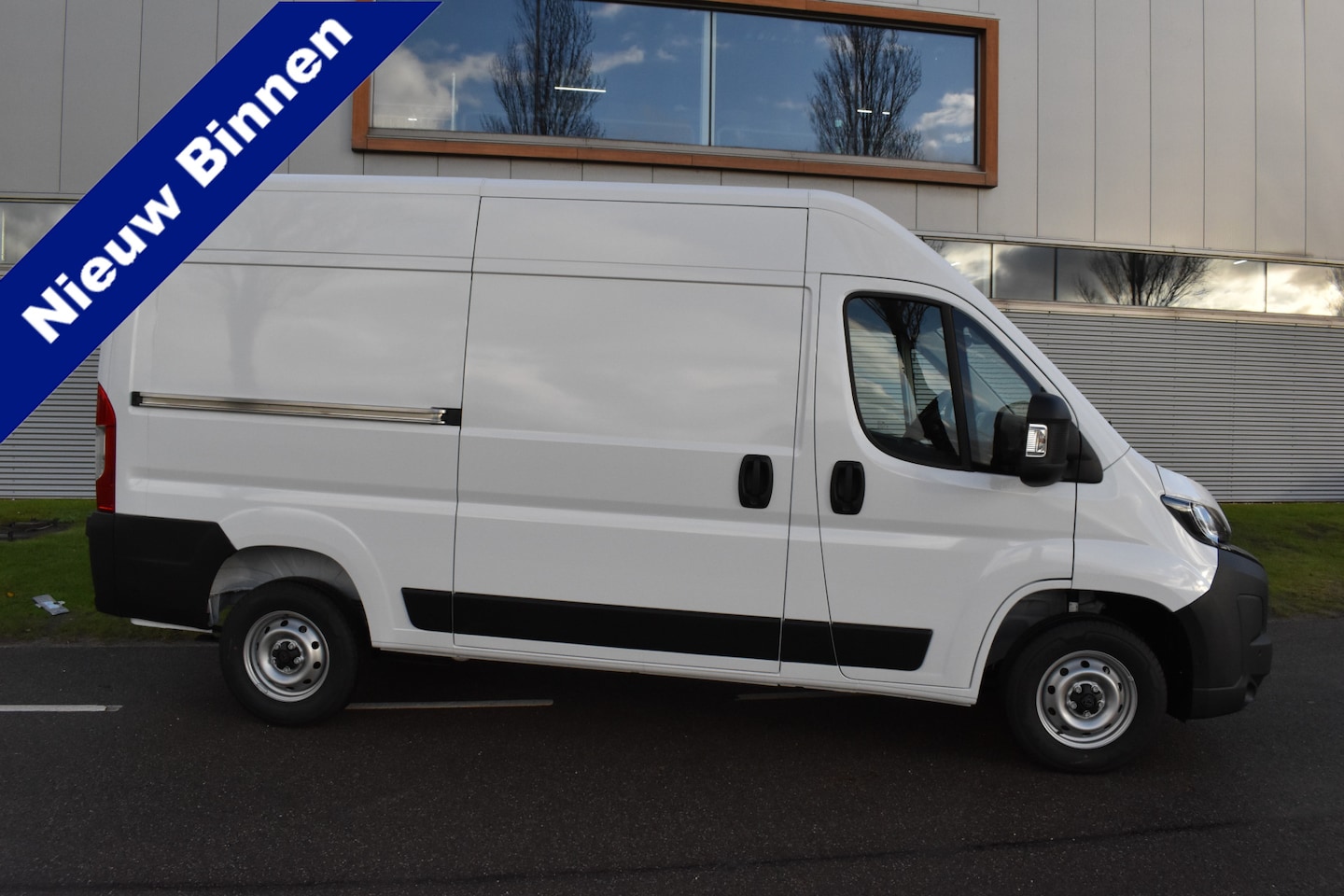 Peugeot Boxer - 2.2 BlueHDi 140 S&S L2H2 3.3t Nieuwe bus zonder bpm 2 x snel leverbaar L2H2 / verzwaard ve - AutoWereld.nl